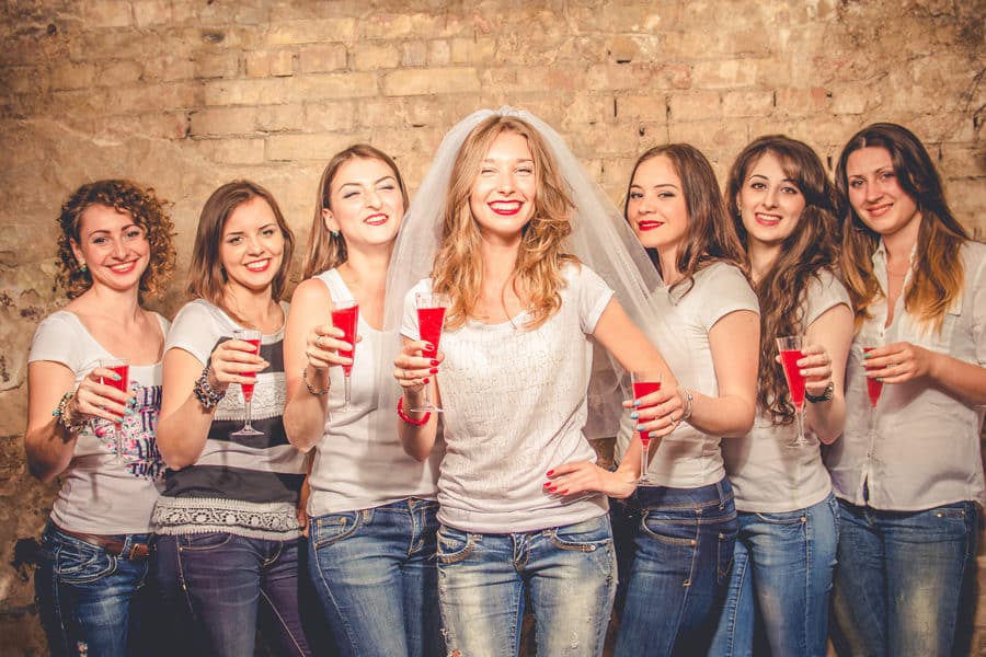 20 frases graciosas y originales para camisetas de despedida de soltera de chicas haz reir a todas tus amigas