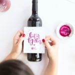 descubre las mejores frases para etiquetas de vino personalizadas y sorprende a tus invitados