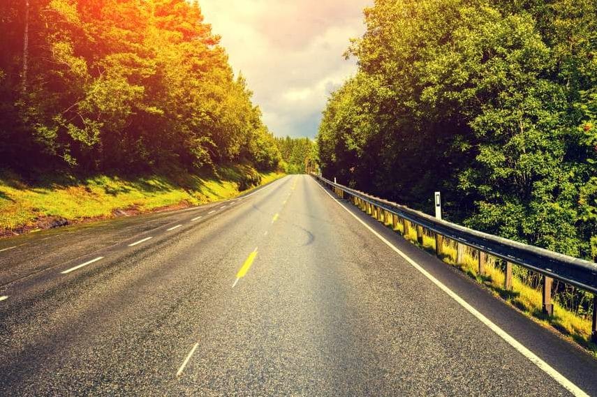 descubre las mejores frases sobre conducir y la libertad en la carretera