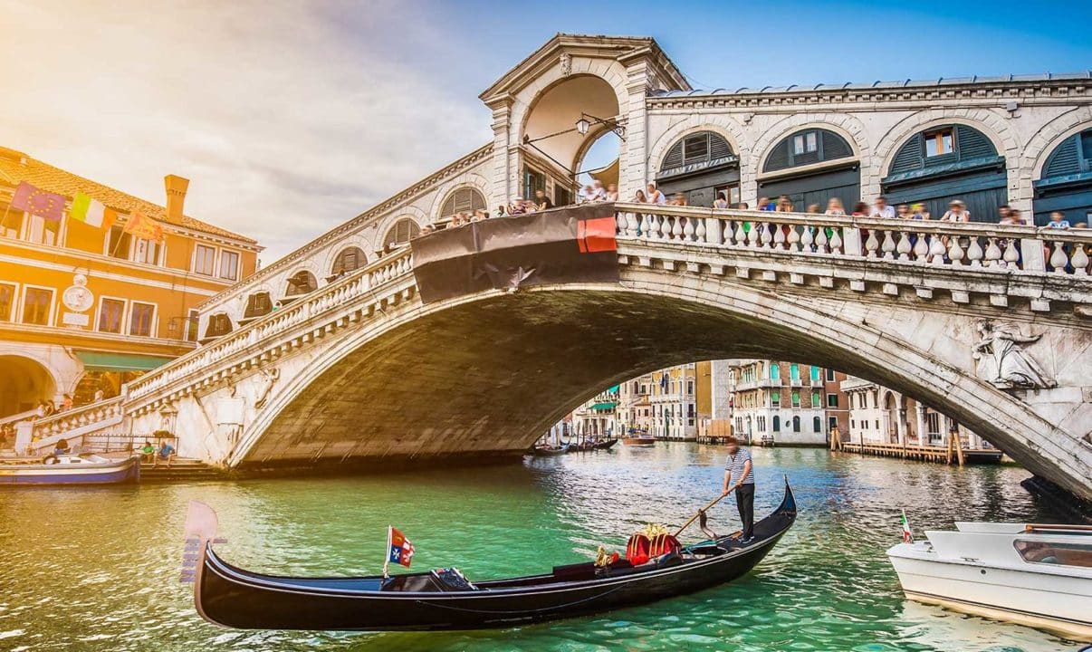 descubre las mas bellas y romanticas frases de venecia la ciudad del amor y los canales