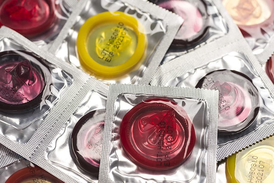 46 frases ingeniosas y divertidas para el uso de condones proteccion con estilo