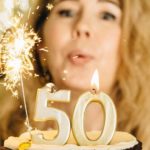 41 frases graciosas para celebrar los 50 anos de una mujer risas aseguradas