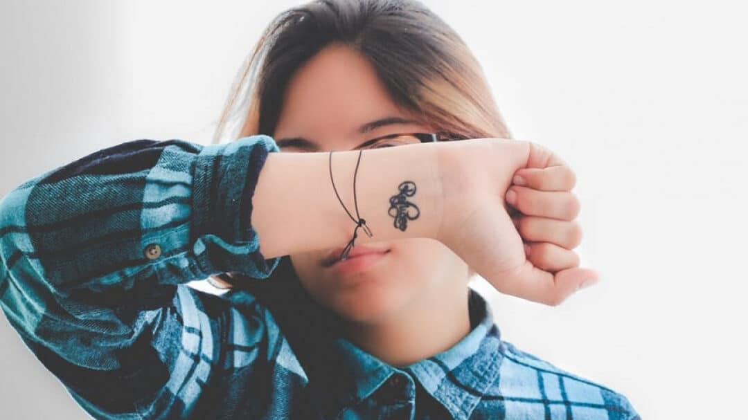 32 impactantes frases biblicas para tatuajes que inspiran significado y fe