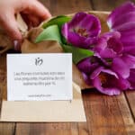 42 frases encantadoras para acompanar tus flores